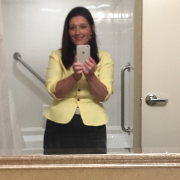 Meet your Posher, Tisha - Picture 2 of 4